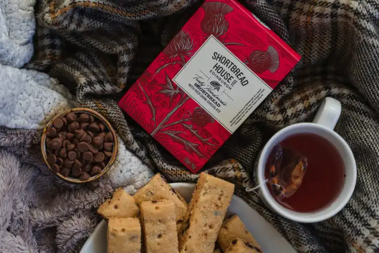 Biscuiti Artizanali cu unt si chipsuri din ciocolata neagra Shortbread 170g