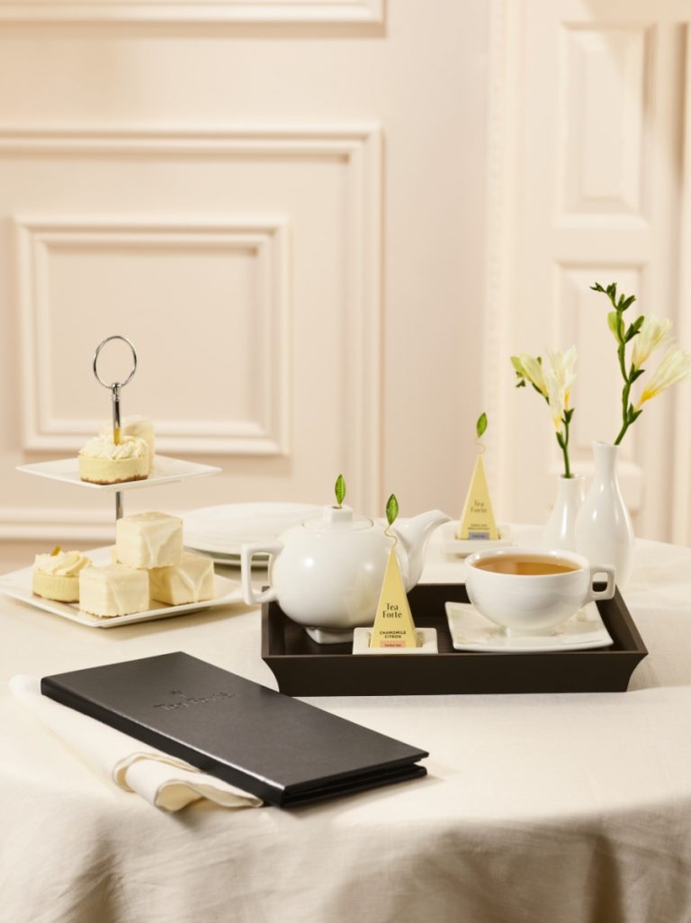 Tava din abanos pentru servit ceaiul Tribeca Contoured Tray – Tea Forte