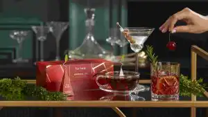 Set cadou Craciun Tea Forté Warming Joy cu cocktail, cutie elegantă de ceai premium și accesorii festive de servire